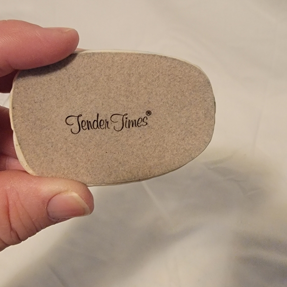 Tender Times figurine Ceramic Boy and Girl Bundeled In Coats - Picture 8 of 8